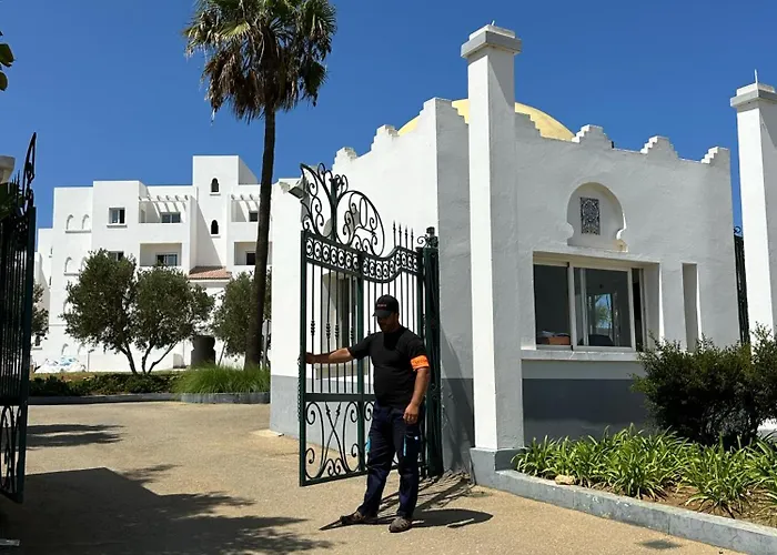 Asilah Vip - - - - Vida De Lujo - - - - - - - Vistas Al Mar - - - - - - -Netflix - - - - - - 2 Piscinas - - - - - 5 Minutos De Playa - - - - - - - - - - Garaje Private - - - - -