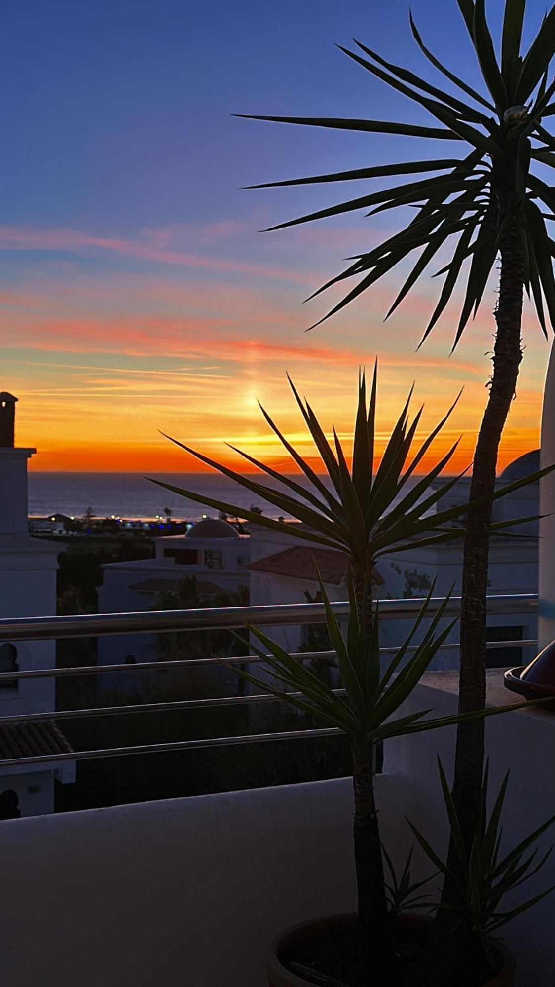 Vip - - - - Vida De Lujo - - - - - - - Vistas Al Mar - - - - - - -netflix - - - - - - 2 Piscinas - - - - - 5 Minutos De Playa - - - - - - - - - - Garaje Private - - - - - Apartment *