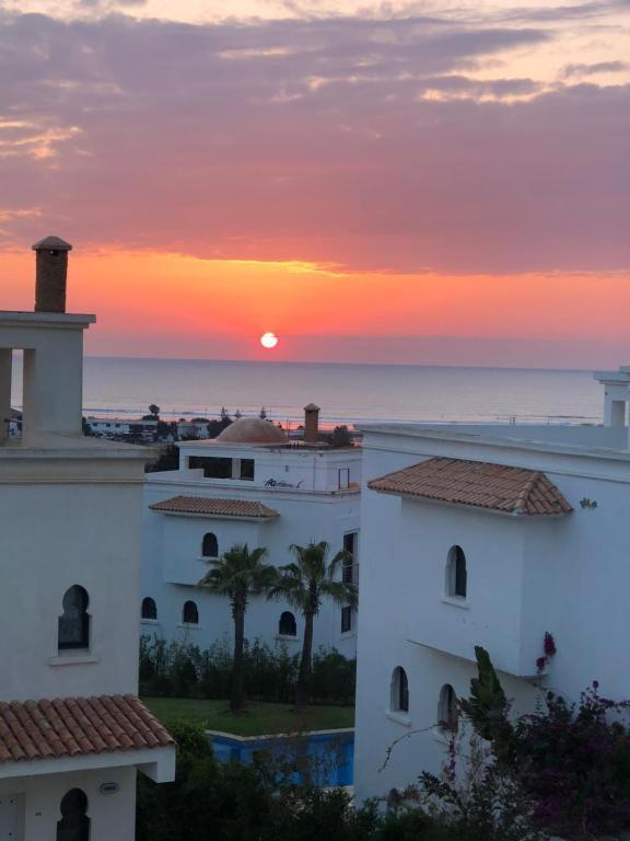 Vip - - - - Vida De Lujo - - - - - - - Vistas Al Mar - - - - - - -netflix - - - - - - 2 Piscinas - - - - - 5 Minutos De Playa - - - - - - - - - - Garaje Private - - - - - Apartment Asilah