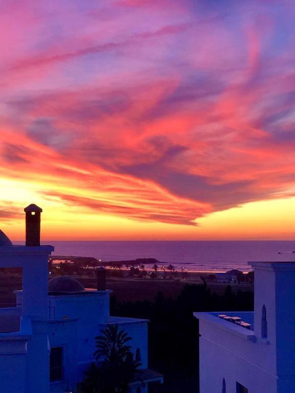 Apartment Vip - - - - Vida De Lujo - - - - - - - Vistas Al Mar - - - - - - -netflix - - - - - - 2 Piscinas - - - - - 5 Minutos De Playa - - - - - - - - - - Garaje Private - - - - - Asilah