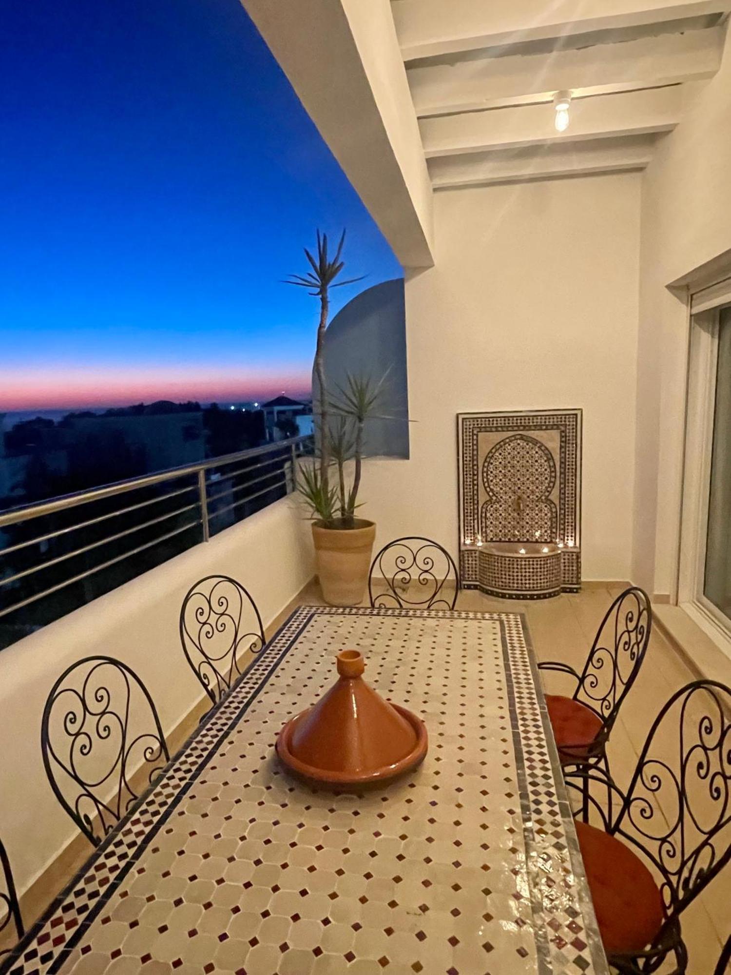 Vip - - - - Vida De Lujo - - - - - - - Vistas Al Mar - - - - - - -netflix - - - - - - 2 Piscinas - - - - - 5 Minutos De Playa - - - - - - - - - - Garaje Private - - - - - Apartment