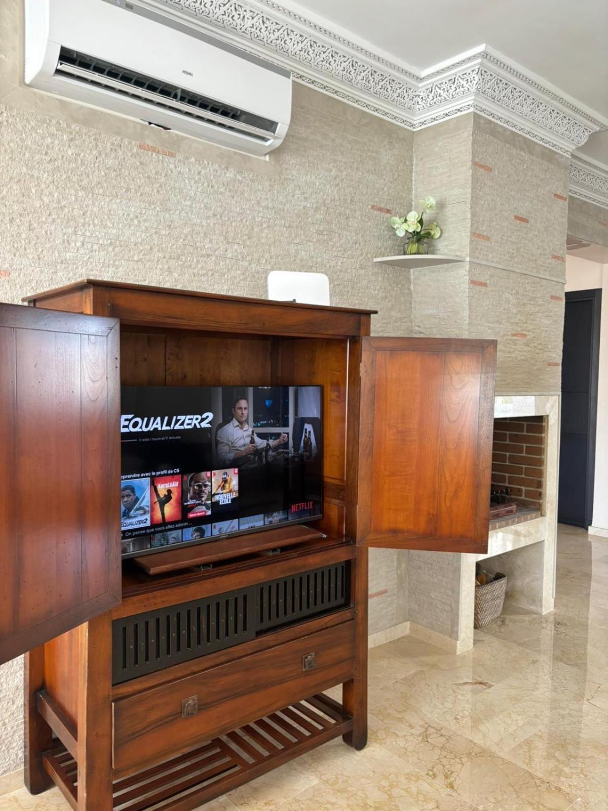 Vip - - - - Vida De Lujo - - - - - - - Vistas Al Mar - - - - - - -netflix - - - - - - 2 Piscinas - - - - - 5 Minutos De Playa - - - - - - - - - - Garaje Private - - - - - Apartment Asilah