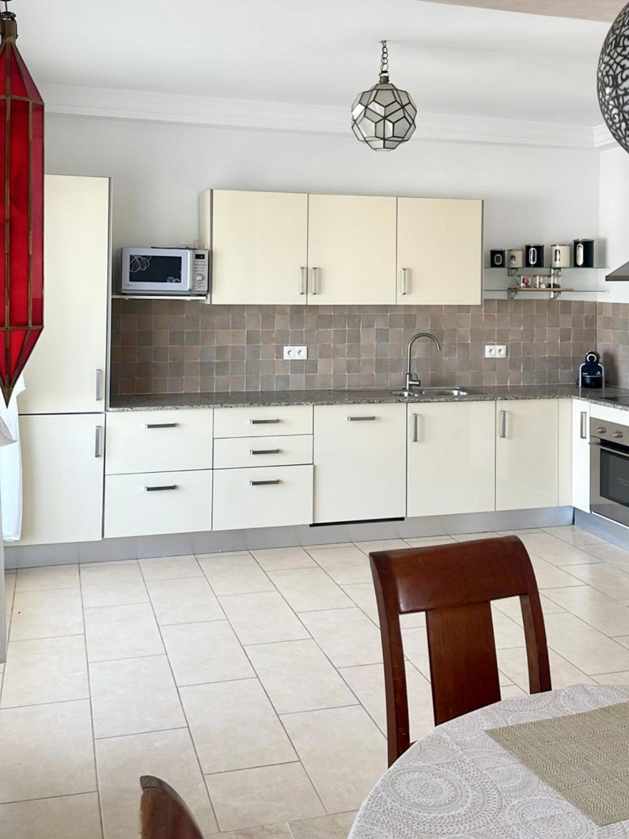 Vip - - - - Vida De Lujo - - - - - - - Vistas Al Mar - - - - - - -netflix - - - - - - 2 Piscinas - - - - - 5 Minutos De Playa - - - - - - - - - - Garaje Private - - - - - Apartment *