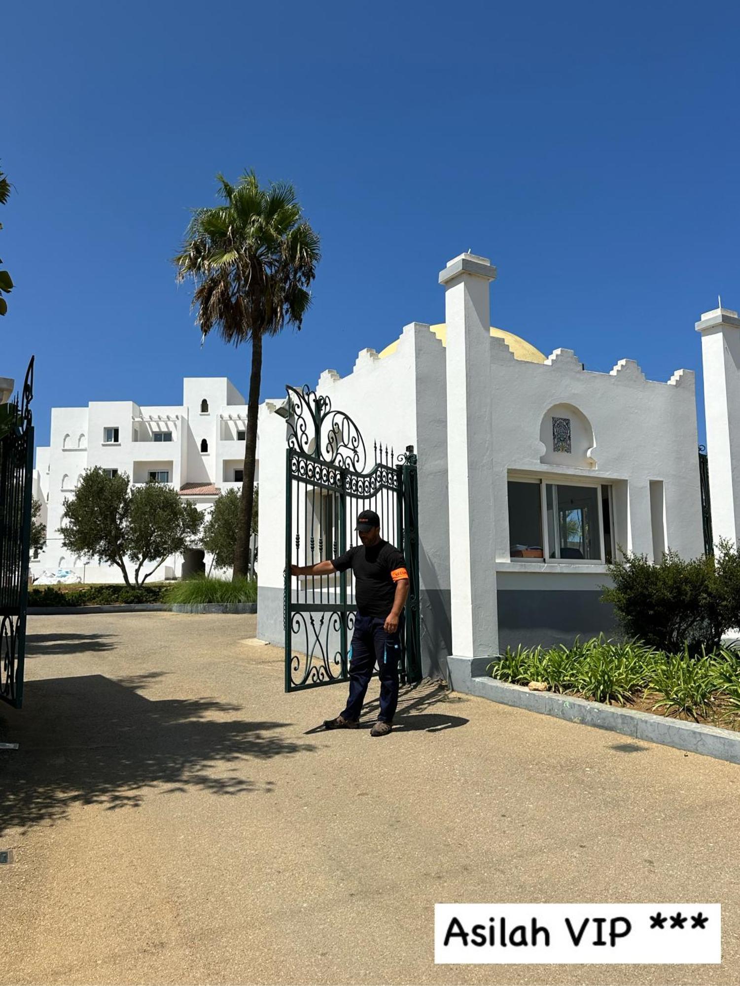 Vip - - - - Vida De Lujo - - - - - - - Vistas Al Mar - - - - - - -netflix - - - - - - 2 Piscinas - - - - - 5 Minutos De Playa - - - - - - - - - - Garaje Private - - - - - Asilah