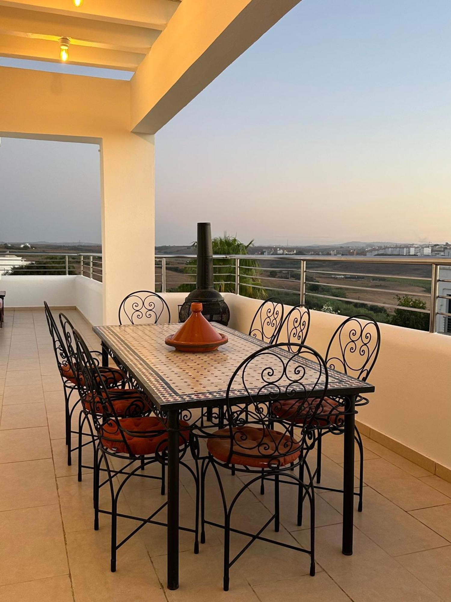 Vip - - - - Vida De Lujo - - - - - - - Vistas Al Mar - - - - - - -netflix - - - - - - 2 Piscinas - - - - - 5 Minutos De Playa - - - - - - - - - - Garaje Private - - - - - Apartment *