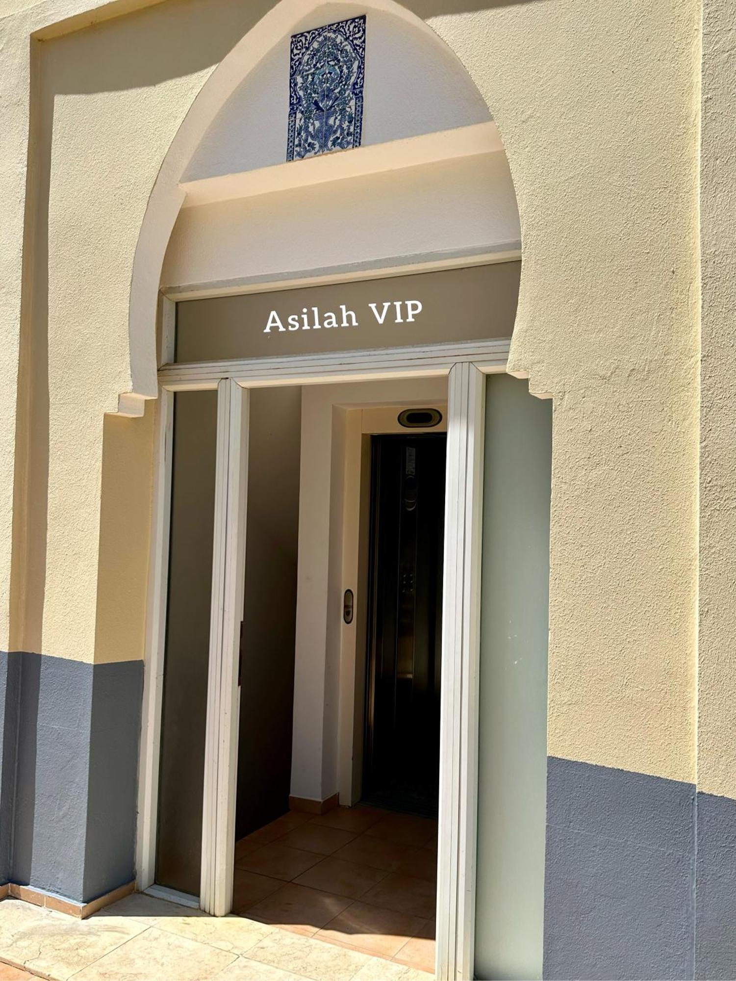 Apartment Vip - - - - Vida De Lujo - - - - - - - Vistas Al Mar - - - - - - -netflix - - - - - - 2 Piscinas - - - - - 5 Minutos De Playa - - - - - - - - - - Garaje Private - - - - -