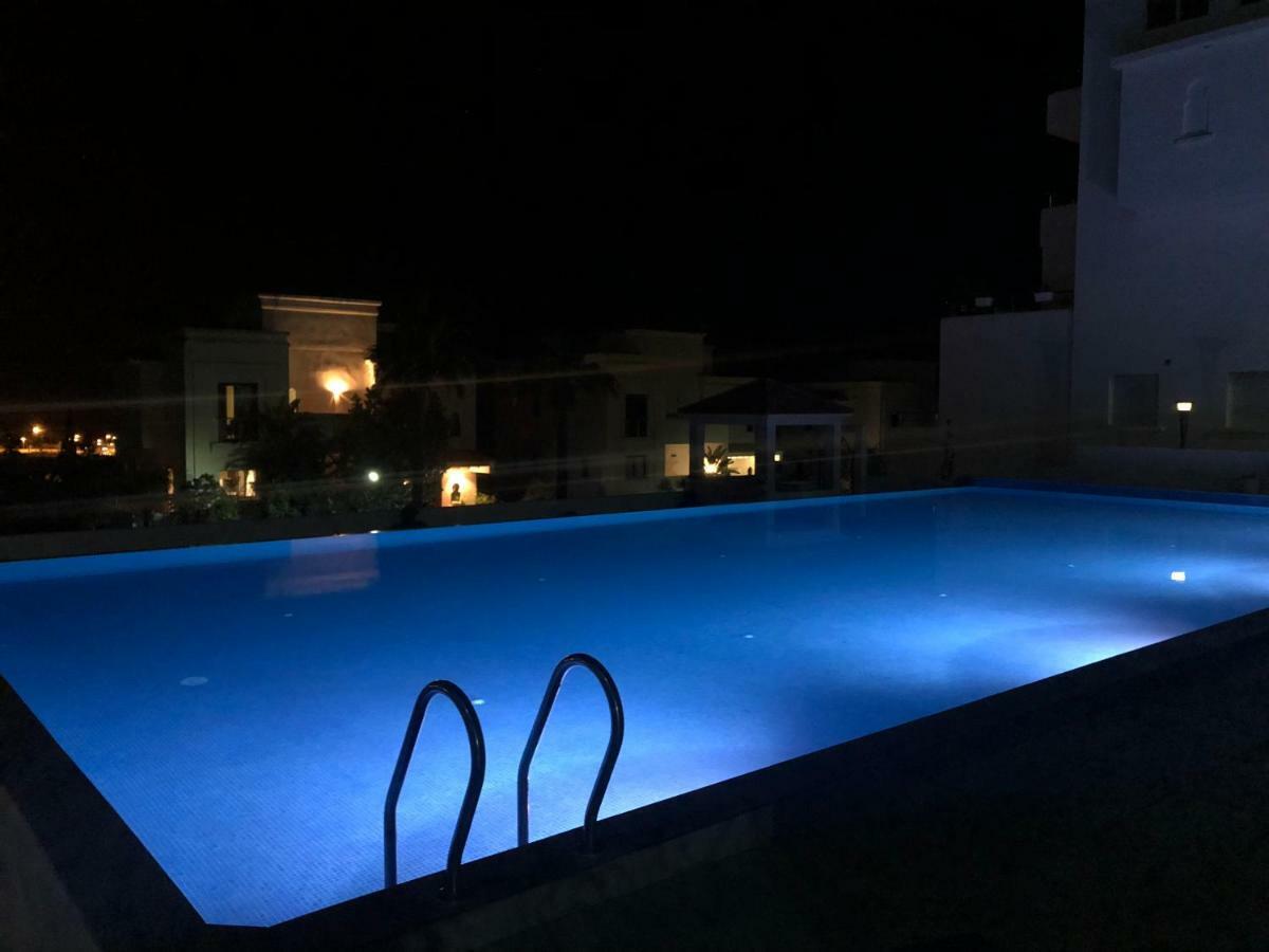 Apartment Vip - - - - Vida De Lujo - - - - - - - Vistas Al Mar - - - - - - -netflix - - - - - - 2 Piscinas - - - - - 5 Minutos De Playa - - - - - - - - - - Garaje Private - - - - - *
