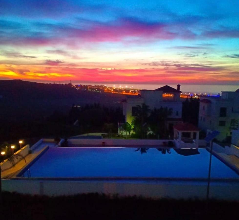 Vip - - - - Vida De Lujo - - - - - - - Vistas Al Mar - - - - - - -netflix - - - - - - 2 Piscinas - - - - - 5 Minutos De Playa - - - - - - - - - - Garaje Private - - - - - Apartment Asilah